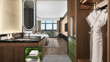 Deluxe Room, 1 King Bed, Non Smoking, Garden View