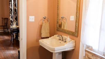 Double Room, Balcony, River View | Bathroom