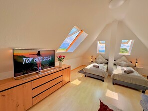 1 bedroom, iron/ironing board, WiFi, bed sheets - Ferienwohnung mit Panoramaausblick (Sankt Märgen)