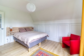 3 quartos, escrivaninha, Wi-Fi de cortesia, roupa de cama