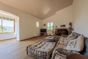 TV, fireplace - Mollansart - Vue montagne (Mollans-sur-Ouvèze)