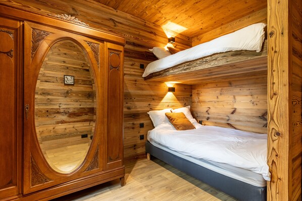 2 bedrooms, iron/ironing board, free WiFi