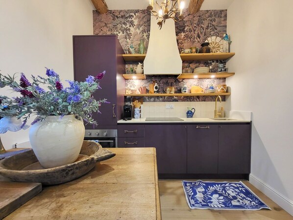 Fridge, oven, dishwasher, coffee/tea maker