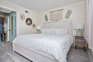 1 habitación, tabla de planchar con plancha y cuna de viaje 