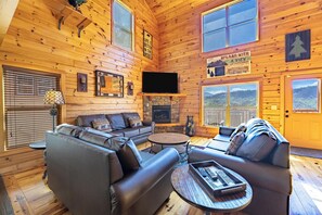 House, Multiple Beds, Pool Access, Garden View (Splash With A View) | Living area - Splash With A View (Pigeon Forge)