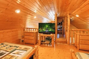 House, Multiple Beds, Hot Tub, Mountain View (Center of Attention) | 3 bedrooms, individually decorated, individually furnished, bed sheets