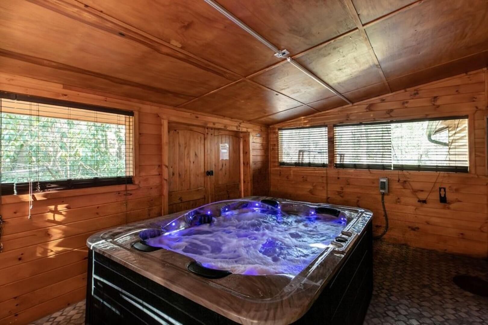 Maison, plusieurs lits, bain à remous, vue jardin (Laurel Manor) | Intérieur