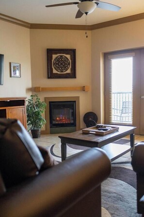 Living area - Mountain View Condo 1501 (Pigeon Forge)