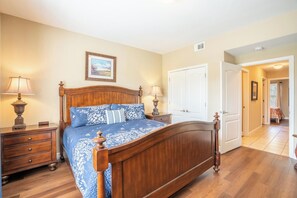 Appart'hôtel, plusieurs lits, balcon, vue montagne (Mountain View Condo 3307) | 3 chambres, décoration personnalisée, ameublement personnalisé