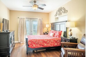 公寓式客房, 多张床, 阳台, 山景 (Mountain View Condo 3307) | 3 多间卧室、特色装修、特色家居、床单