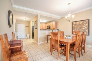 Appart'hôtel, plusieurs lits, balcon, vue montagne (Mountain View Condo 3307) | Restauration