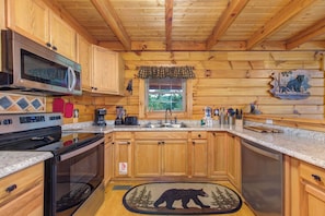 Maison, plusieurs lits, bain à remous, vue jardin (Beary Nice to Meet You!) | Cuisine privée