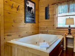 Ferienhaus, 1 King-Bett und Schlafsofa, Terrasse, Gartenblick (Cuddle Up) | Badezimmer | Handtücher