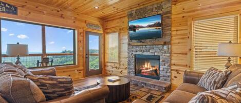 House, Multiple Beds, Hot Tub, Mountain View (Dolly Valley View) | Living area