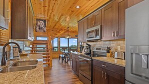 House, Multiple Beds, Hot Tub, Mountain View (Dolly Valley View) | Private kitchen - Dolly Valley View (Sevierville)