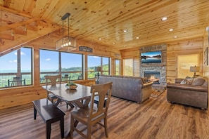 House, Multiple Beds, Hot Tub, Mountain View (Dolly Valley View) | Interior