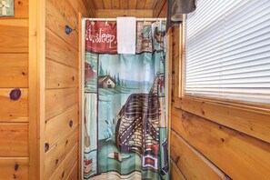 Interior - Catch Me If You Can (Pigeon Forge)
