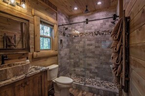 House, Multiple Beds, Balcony, Garden View (Out on a Limb TREEHOUSE) | Bathroom | Towels - Out on a Limb Treehouse (Sevierville)