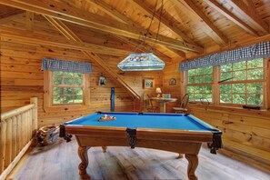 Game room - Leconte Lookout (Sevierville)
