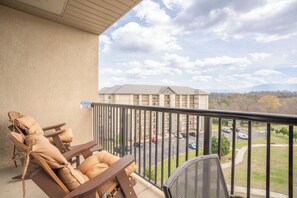 Apartment, Mehrere Betten, Balkon, Bergblick (Mountain View Condo 3702) | Unterkunftsgelände