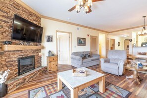 Condo, Multiple Beds, Balcony, Mountain View (Mountain View Condo 3702) | Living area