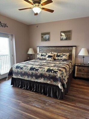 Condo, varias camas, balcón, vista a la montaña (Mountain View Condo 3702) | 2 habitaciones, decoración personalizada y muebles diferentes 