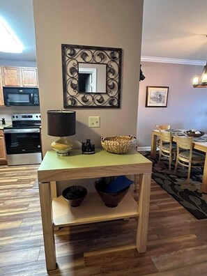 Condo, varias camas, balcón, vista a la montaña (Mountain View Condo 3702) | Restaurantes