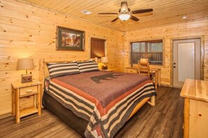 House, Multiple Beds, Patio, Garden View (All Bear Paws) | 3 bedrooms, individually decorated, individually furnished, bed sheets