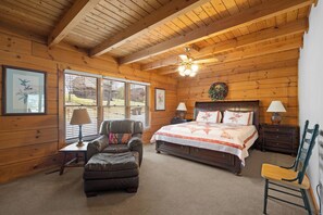 8 bedrooms, individually decorated, individually furnished, bed sheets - Country Pines Lodge (Sevierville)