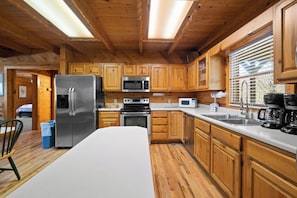 Cabane, plusieurs lits, bain à remous, vue jardin (Country Pines Lodge) | Cuisine privée
