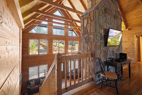 Cabane, plusieurs lits, bain à remous, vue jardin (Country Pines Lodge) | Intérieur
