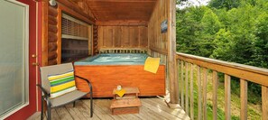 House, 1 King Bed with Sofa bed, Hot Tub, Garden View (Honey Bear Den) | Outdoor spa tub