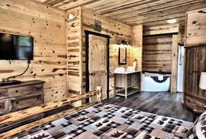 House, Multiple Beds, Patio, Mountain View (Wagon Wheel) | 4 bedrooms, individually decorated, individually furnished, bed sheets - Wagon Wheel (Sevierville)