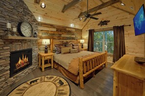 Hus, flere senger, adgang til basseng, bassengutsikt (Livin' It Up) | 4 soverom, individuelt dekorert, individuelt innredet og sengetøy