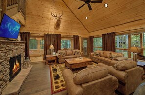 House, Multiple Beds, Pool Access, Pool View (Livin' It Up) | Living area