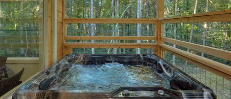 Casa, varias camas, acceso a la piscina, vistas a la piscina (Livin' It Up) | Bañera de hidromasaje al aire libre
