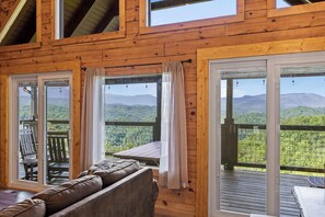 Interior - Serenity Now (Sevierville)