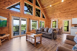 Hus, flere senger, spabadekar, fjellutsikt (Serenity Now) | Oppholdsområde