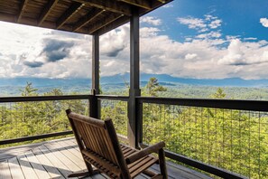 House, Multiple Beds, Hot Tub, Mountain View (Serenity Now) | Property grounds