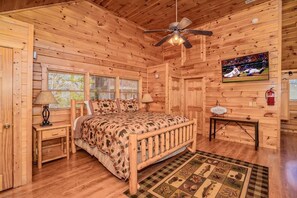 Room - A Mountain Dream (Sevierville)