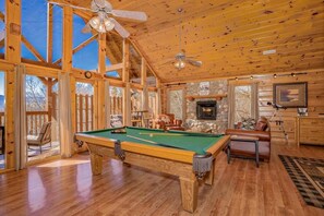 Games room - A Mountain Dream (Sevierville)