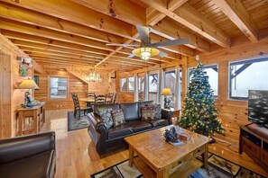 Fireplace - A Mountain Dream (Sevierville)