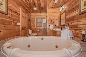 House, Multiple Beds, Hot Tub, Mountain View (A Mountain Dream) | Bathroom | Towels