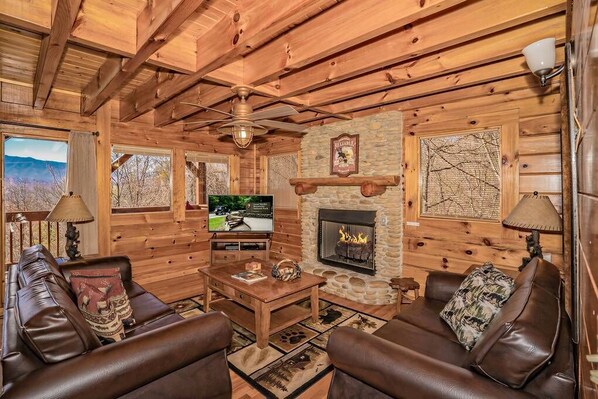 Room, Multiple Beds, Hot Tub, Mountain View (A Mountain Dream) | Living area