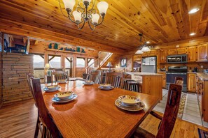 House, Multiple Beds, Hot Tub, Mountain View (Lookout Lodge) | Dining - Lookout Lodge (Sevierville)
