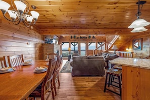 Ferienhaus, Mehrere Betten, Whirlpool, Bergblick (Lookout Lodge) | Innenbereich