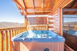 Room, Multiple Beds, Hot Tub, Mountain View (Top of the World) | Outdoor spa tub