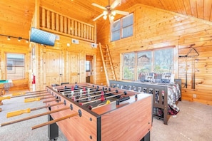 Game room - Top of the World (Sevierville)