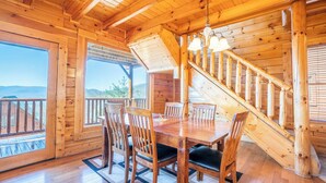 Hus - flera sängar - bubbelpool - utsikt mot bergen (Top of the World) | Restauranger