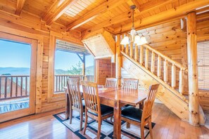 Casa, varias camas, bañera de hidromasaje, vistas a la montaña (Top of the World) | Restauración